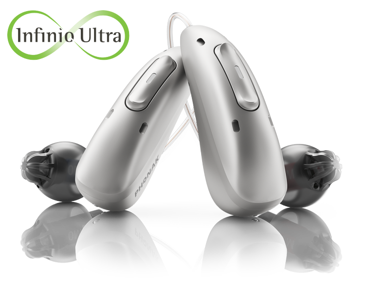 Phonak Slim hearing aids_chatting with friends